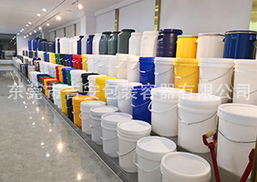 韩国女生抠逼吉安容器一楼涂料桶、机油桶展区